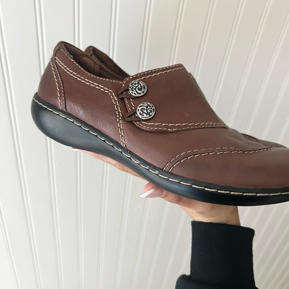 ⭐️ NEW Clarks Size 8 1/2 Brown Leather Women's Loafers Bendables - Picture 2 of 8